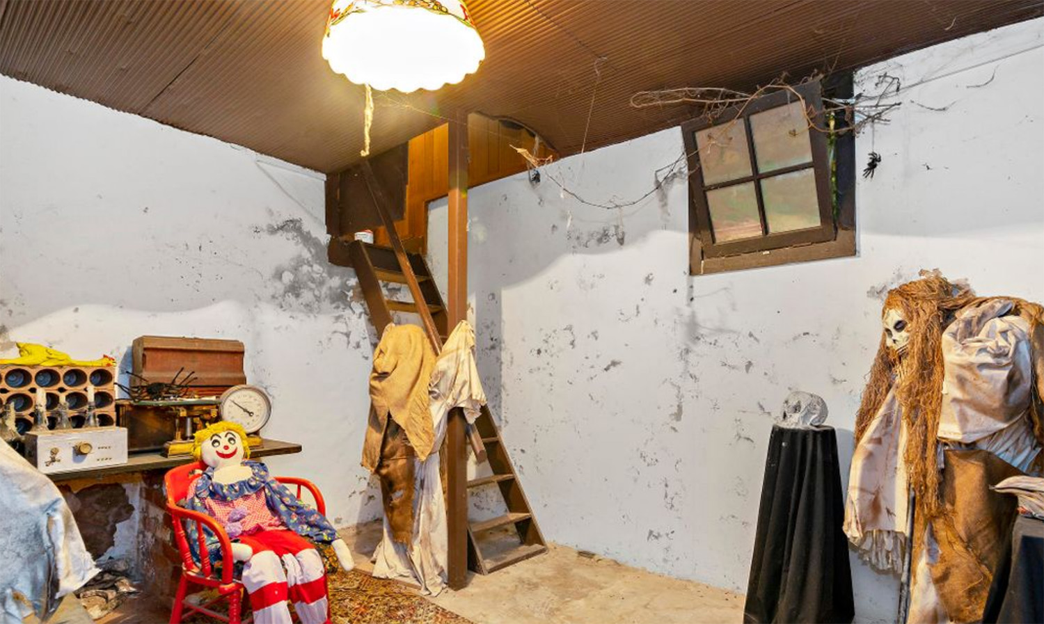 House of horrors tour the terrifying home for 'brave people only'(02)